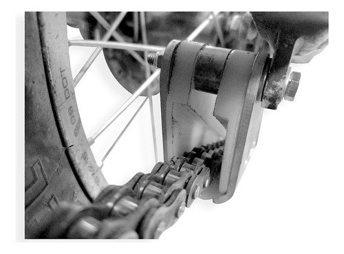 D_936614-MLA78455611792_082024-O.jpg Guia Para Cadenas Honda Xr 400 R 1996-2004